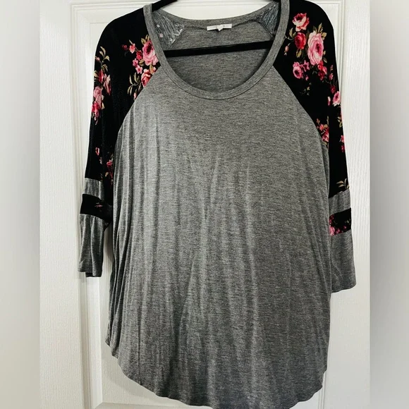 Maurice’s Casual mid length sleeve floral shirt - Picture 2 of 7